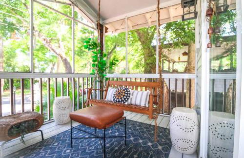 Luxurious Bohemian Bungalow in Lincolnville - Mins from Downtown! - Photo 18