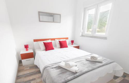 House Bartulovic - Jan Apartment with a pool - Photo 5