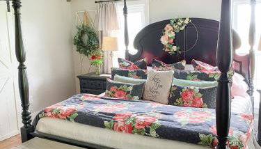 Historic Farmhouse -Modern Amenities -1800s Charm - Foto 4