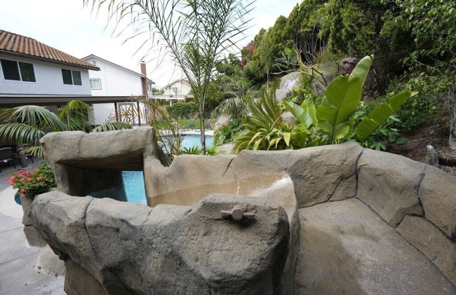 Coming Mid-April 2023! Beautifully upgraded two-story home with backyard oasis - Foto 35