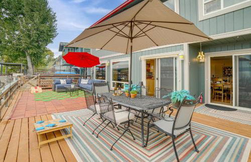 Waterfront Clear Lake Home with Game Room and Deck! - Foto 1