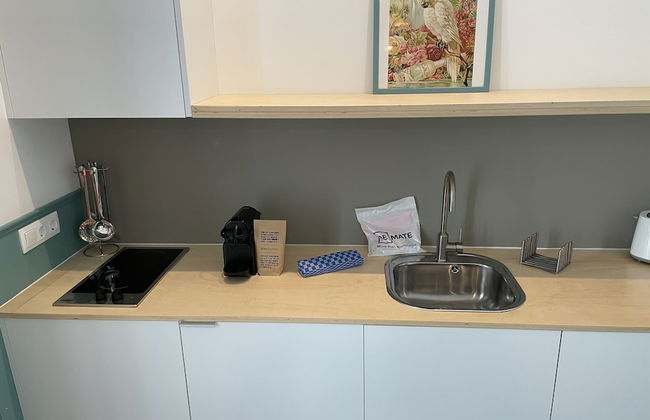 Be Mate Gran Vía Suites - Photo 23