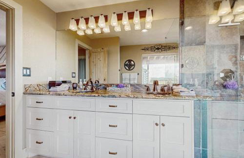 Refined Panoramic Paradise on Lake Travis with Boat Launch and Tesla Charger - Foto 23