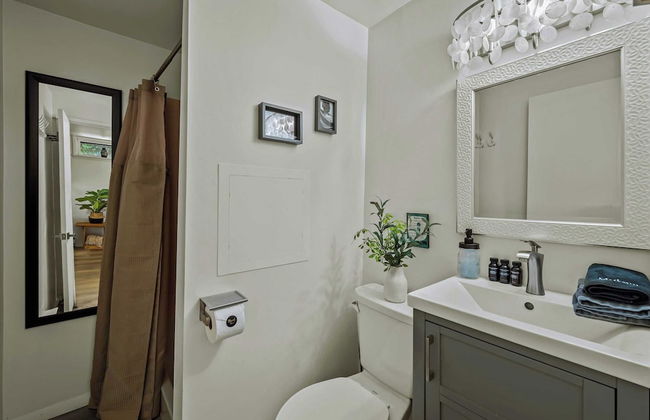 Lake It Right by Avantstay Lakefront w/ Dock, Hot Tub, Fire Pit & Game Room - Photo 29