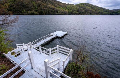 Secluded Lakefront Cabin with Private Dock on Lake Nantahala, Topton, North Carolina - Foto 16