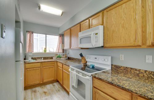Near Beach and Casinos Biloxi Condo with Pool Access - Foto 3