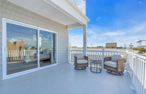 1 Block to Beach, Park 3 cars, Game Room and Balcony - Foto 9