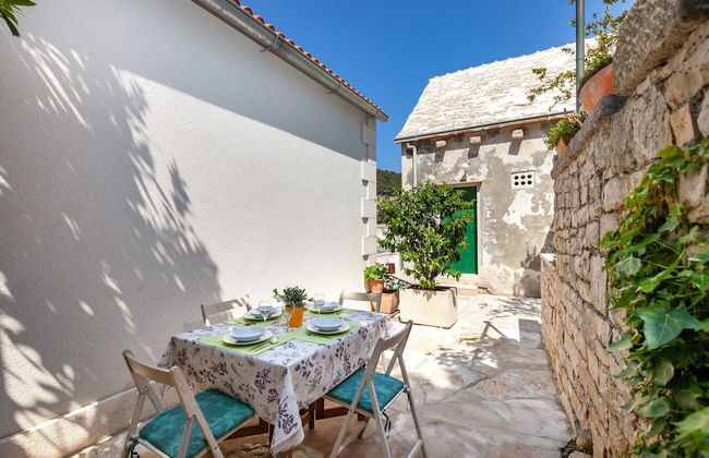 Beautiful Holiday Home on the Island Brac, With the Sea and a Small Beach in Front of the Door - Foto 13