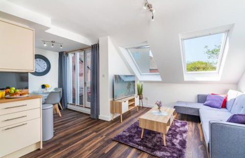 Beautiful Flat Town Centre 55 inch Smart TV + Netflix - Photo 1