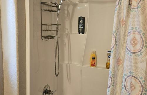 This cute 3 bedroom 2 and half bath is cozy - Photo 65