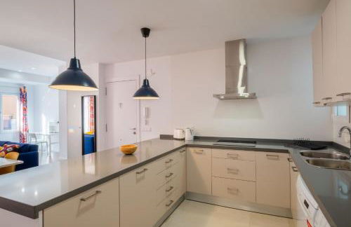 Spacious Clean & Colorful Apt Quiet Zone - Photo 10