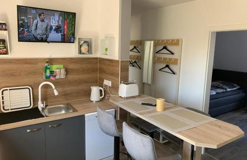 -Fewo Benz- Exklusive Ferienwohnung im Stadtzentrum von Wittenberge Modernes Ambiente, 3 Einzelzimmer für bis zu 6 Gäste - voll ausgestattet mit Waipu-TV und High-Speed-WLAN Bettwäsche und Handtücher inklusive! - Foto 9