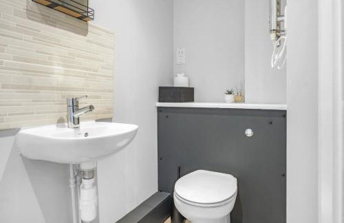 St George's Quarter Stay - Modern City Centre Duplex - Perfect for Business & Leisure - FREE PARKING - WiFi Included - Close to transport links - Foto 20