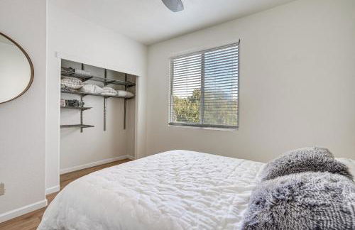 Walk to BART Station Richmond Townhome with Balcony - Photo 12