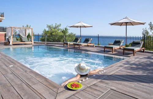 Avra Private Suites - Photo 5