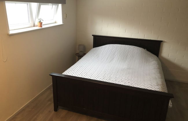 Slapen in eigentijds woonboot hotel - Foto 3