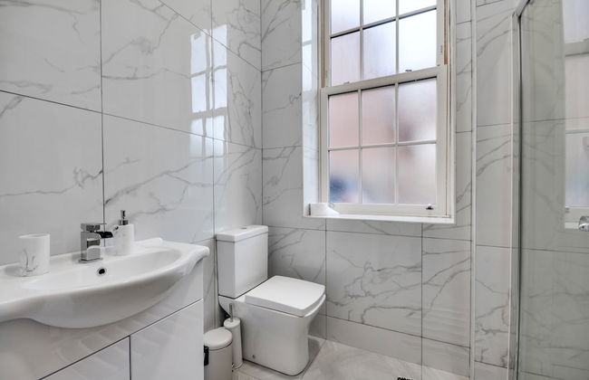 Lovely 1-bed Apartment in Wigan - Photo 8