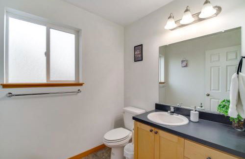 Welcoming Medford Home Near Parks and Downtown! - Foto 10