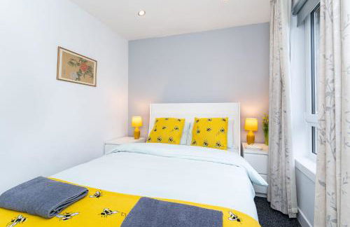 Lovely 3-bedroom flat with free parking - Foto 26