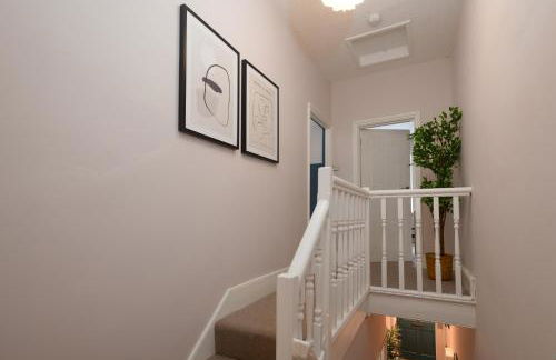 Joseph Suite - Stylish 3BR Home with Parking & WIFI - Foto 14