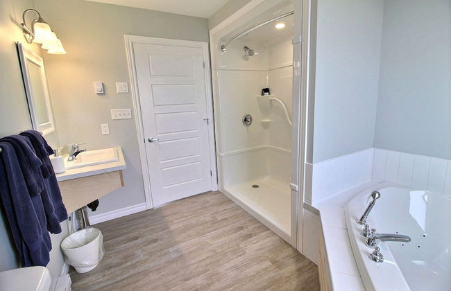 Cavendish Bosom Buddies Cottage Resort - Photo 39