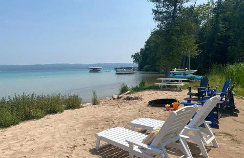Torch Lake Blue 4BDR Beachfront House ➠ 2364 - Photo 37