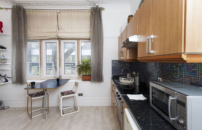 Leicester Square Atmosphere - Photo 6