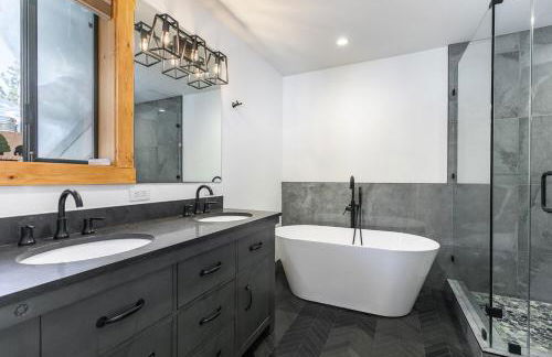 Kokanee at Tahoe Donner - Charming 3 BR - Pool Table - Fireplace - Amenity Access! - Foto 10