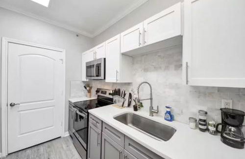 Modern 1BR Retreat Open Layout, Workspace, Views - Foto 3