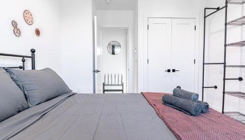 Industrial Style Brooklyn Retreat w Balcony - Foto 5, towels, wardrobe, heating