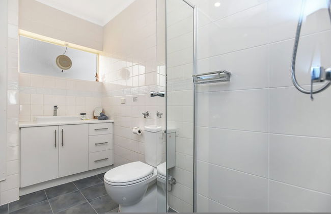 The Dolphins 7 - A View To Remember - Photo 10