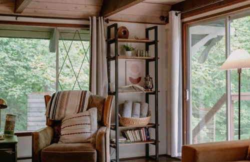 Fog & Fern Hideaway - Cozy Cabin w Private Hot Tub near Mt Rainier - Foto 9