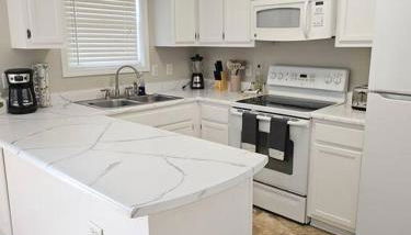 Close to the beach and attractions! Perfect for families or traveling nurses! - Foto 3