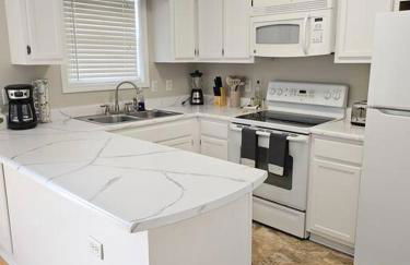 Close to the beach and attractions! Perfect for families or traveling nurses! - Foto 3