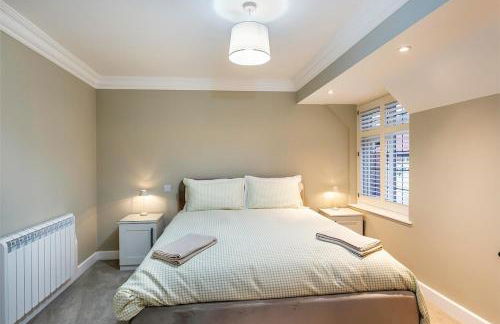 Two-Bedroom House in Beverley Centre with Parking - Foto 11