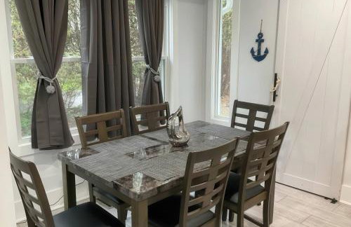 Cozy Coastal Retreat N Lake Ontario Sleeps 8 - Foto 21