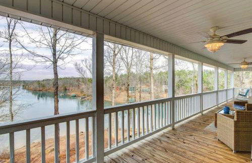 Lakefront Sparta Retreat with Dock and Game Room - Foto 34