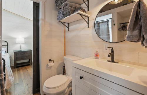 Hidden Gem Cabin in Hungry Horse, Firepit, Close to Glacier - Photo 9