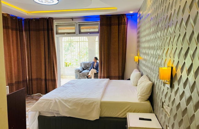 Emerald Villa Cafe & Restaurant - Foto 1