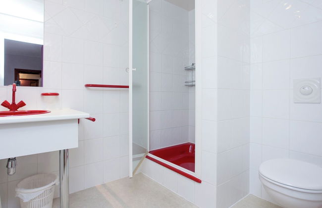 Cozy Family Home in Humain - Photo 22