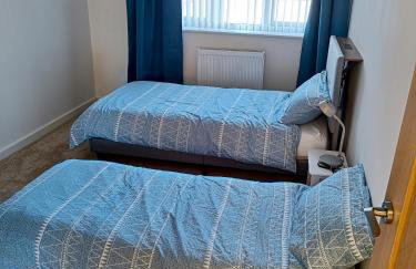 Countryside 2 Bed Bungalow with Stunning Views Free WiFi and Parking Ideal for Business and Leisure - Photo 2