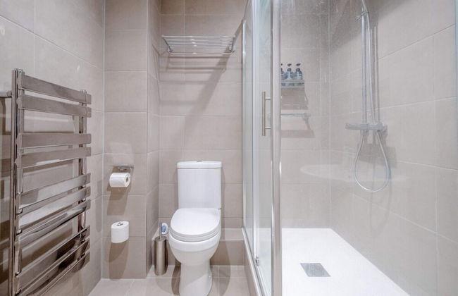 Central 2BD Flat w/ River View Balcony - Vauxhall! - Photo 18