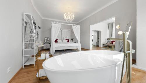 Liebelei Miesbach Boutique Apartment - 2 Min zum Bahnhof, eigener Parkplatz - Foto 2, towels, wardrobe