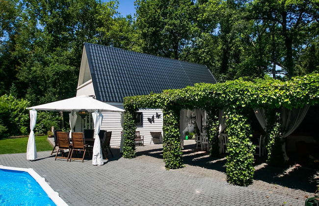 A Detached Bungalow With Outdoor Fireplace, Covered Terrace and Pond in a Forest Plot - Foto 80