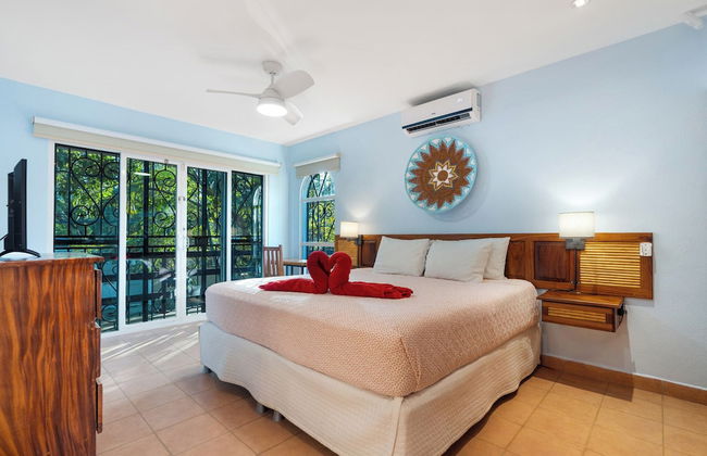 Spacious Home w/ Private Pool & Covered Patio Near the Beach - Foto 4