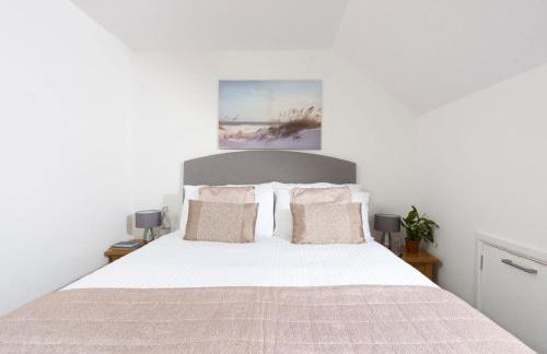 Bridge Apartment - Free Parking & WiFi - Near Perranporth Beach - Foto 15