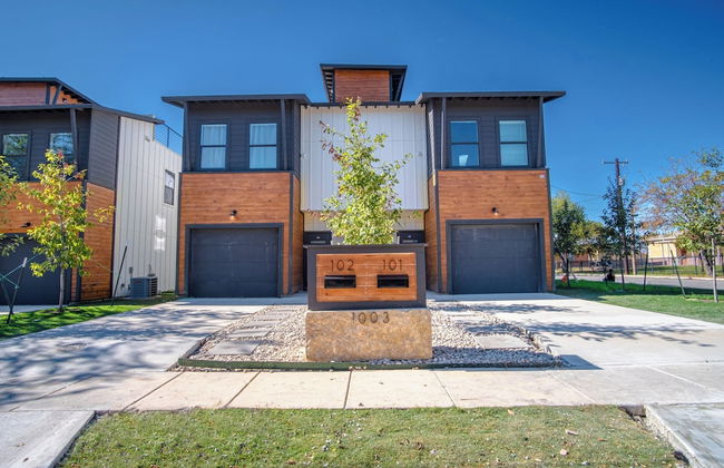 Spectacular 3 BR Plus 2 and a Half BA Apt Near Downtown - Foto 1