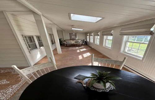 Classic Lakeside Estate Stay with Cozy Living Spaces & Outdoor Adventures in Kuttawa, Kentucky - Foto 36