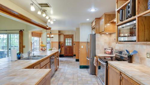 Mi-Wuk Village Vacation Rental with Multi-Level Deck - Foto 5