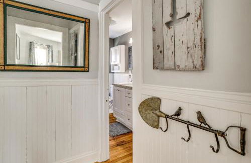 Easy Beach Access! Classic New London Charmer - Foto 14